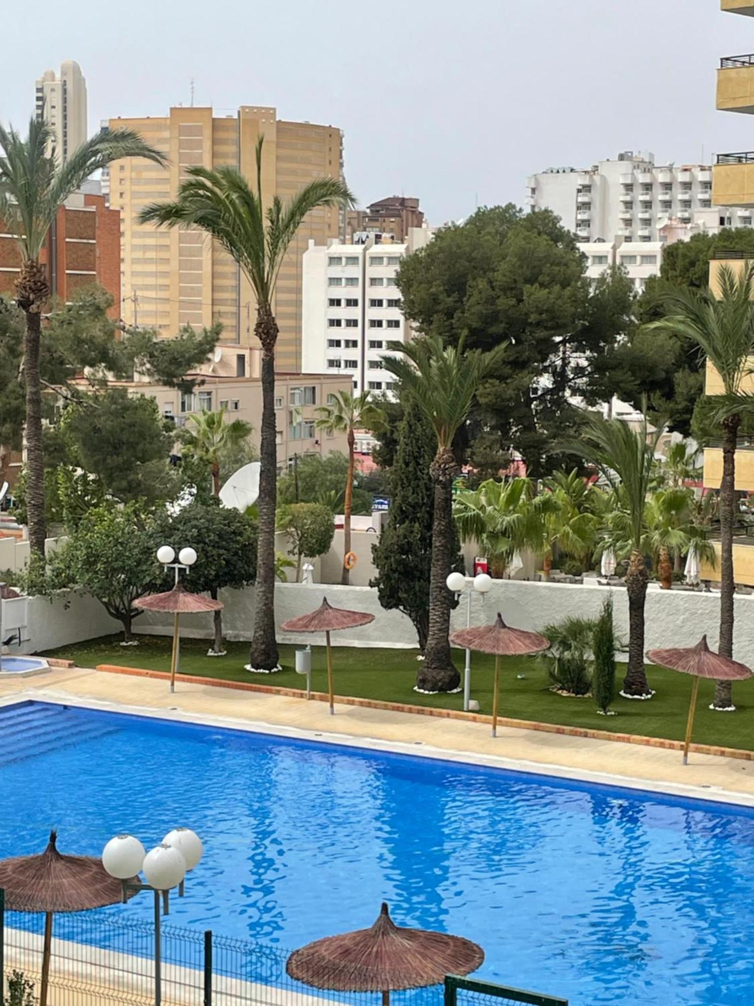 Bermudas-Turis Apartamentos Benidorm Exteriör bild